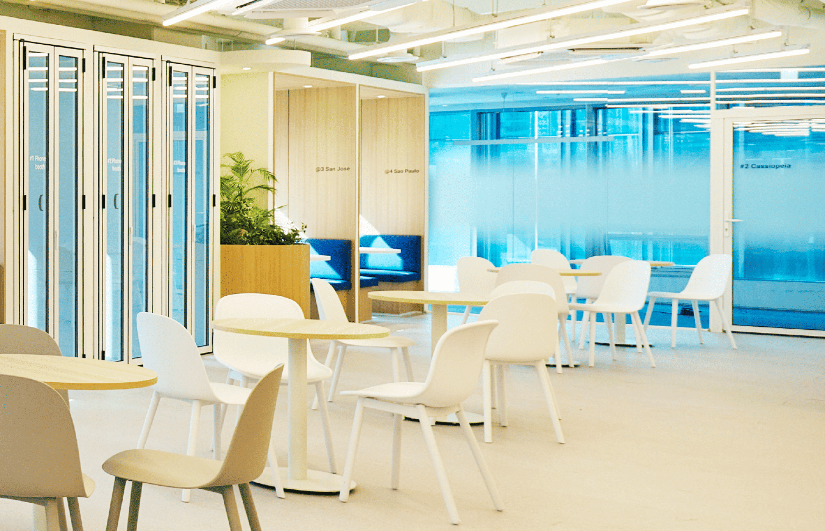 디앤에스에버, 생동감 있는 컬러풀 라운지가 매력적인 사무실 인테리어