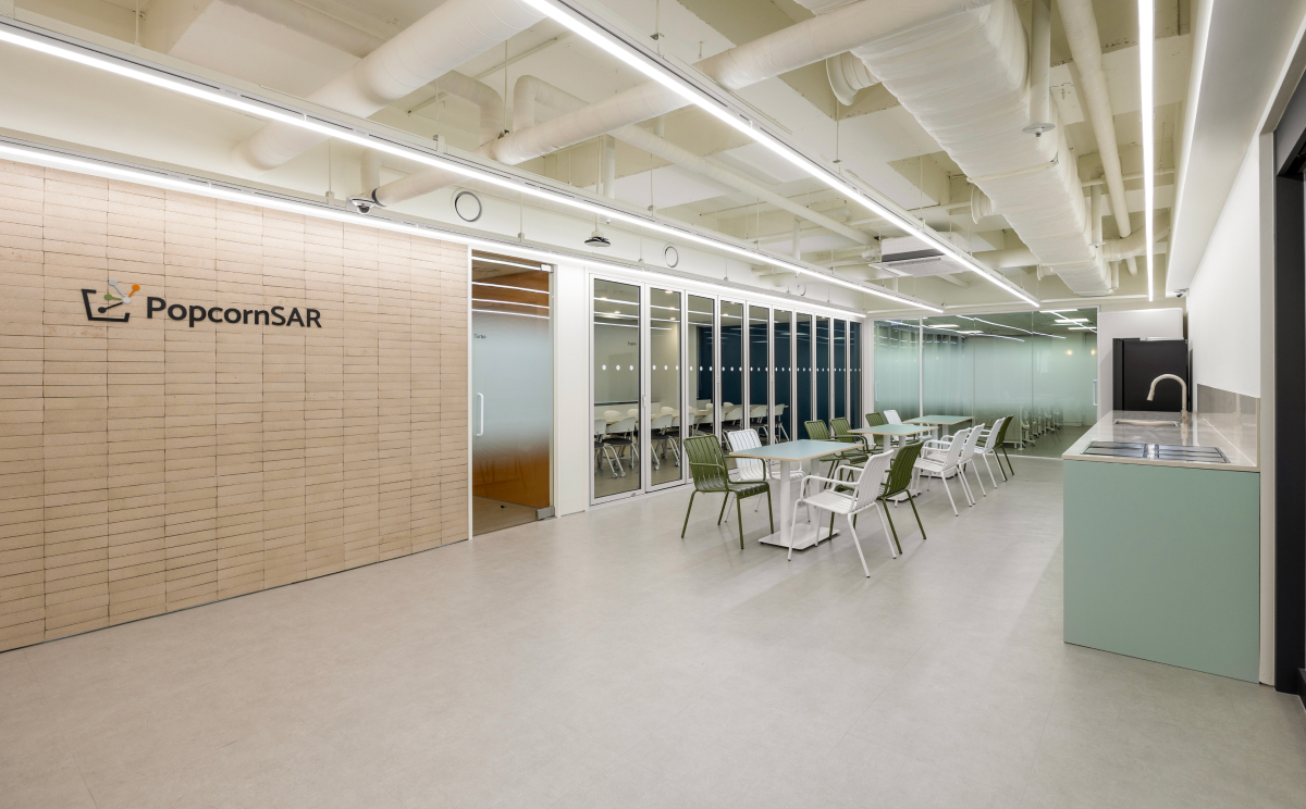 팝콘사, 회사의 사업을 디자인에 잘 녹인 130평 사무실 인테리어