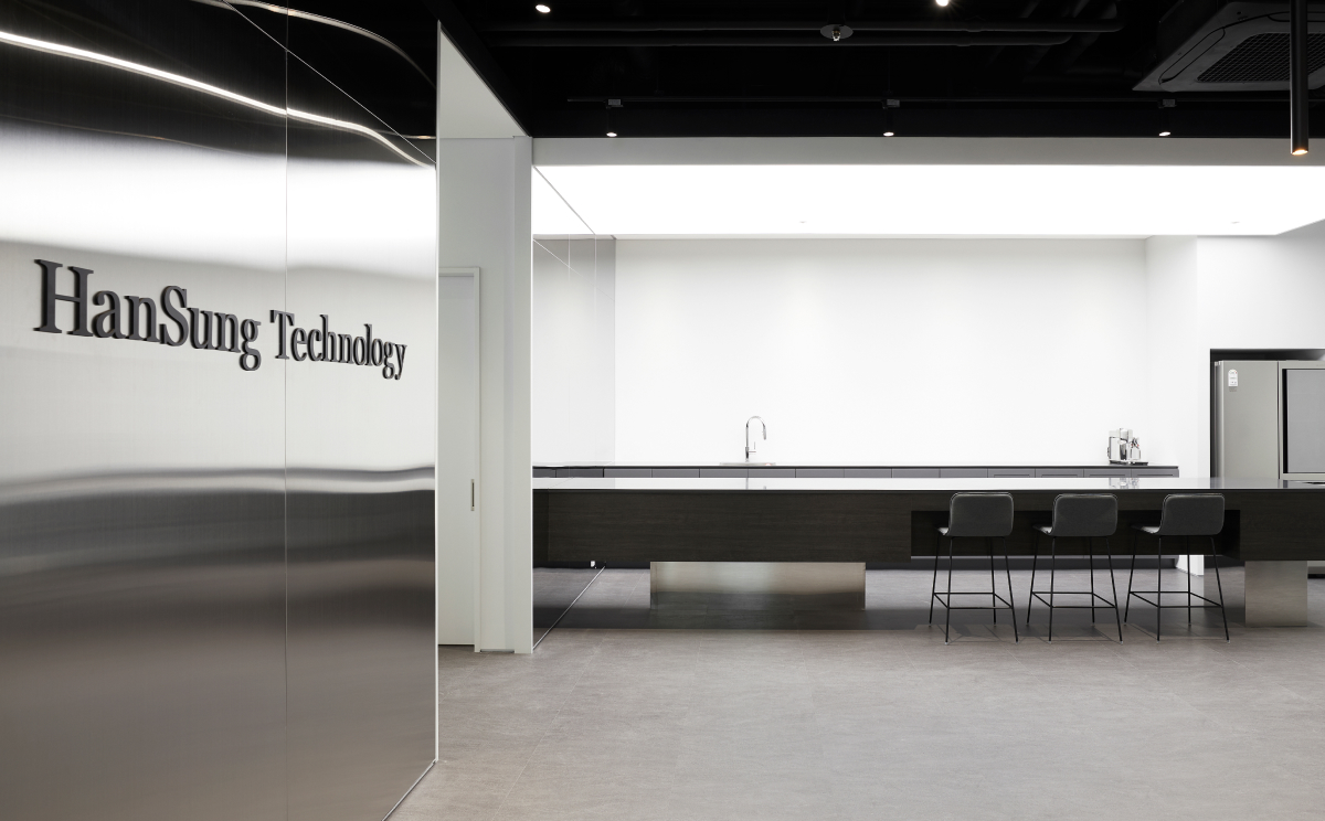 한성테크놀로지, 해외 바이어를 사로잡는 프리미엄 사무실 인테리어
