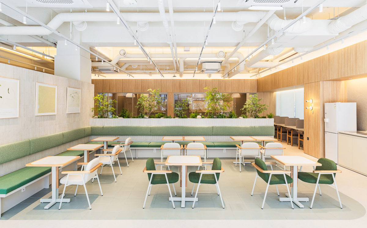 패스트파이브 압구정점, 햇살이 스며든 코트야드 가든 오피스