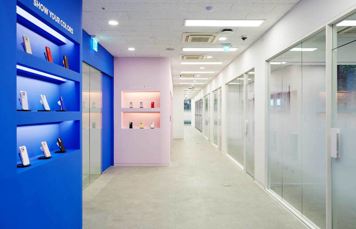 케이스티파이, 제품 디자인의 브랜드 정체성을 공간으로 확장한 오피스 인테리어