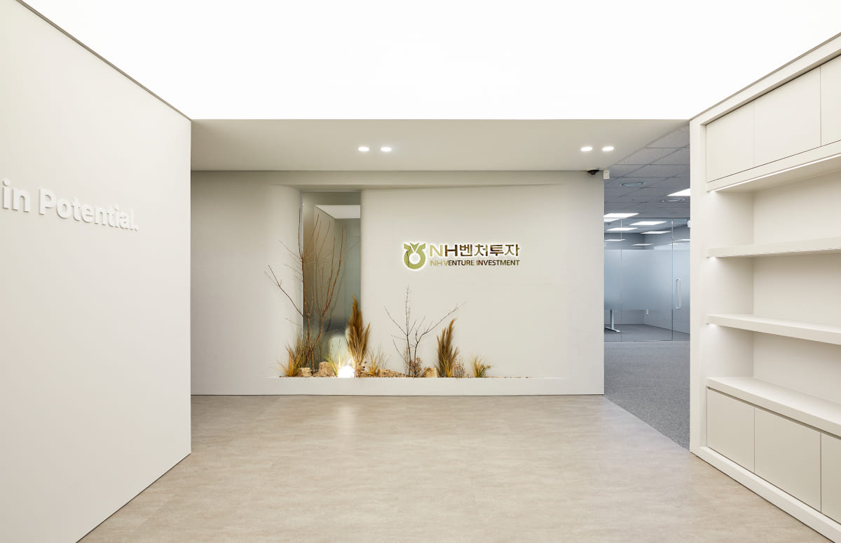 NH벤처투자, 따뜻한 공간 미학에 최적의 동선 효율을 더한 사무실 레이아웃